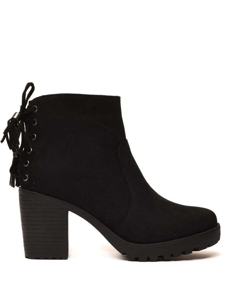 Bottines en suédine noires à semelles crantées