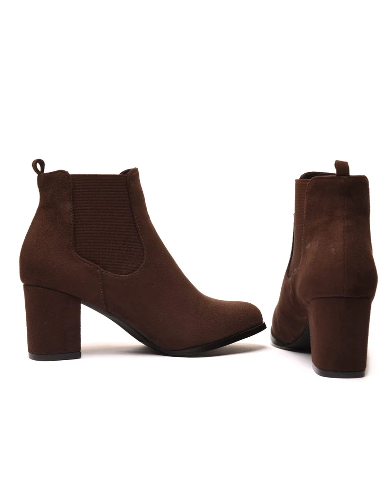 Bottines marron à talon mi haut en suédine