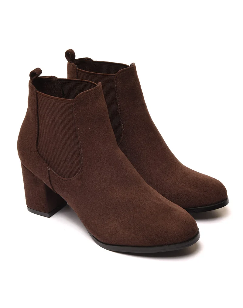 Bottines marron à talon mi haut en suédine