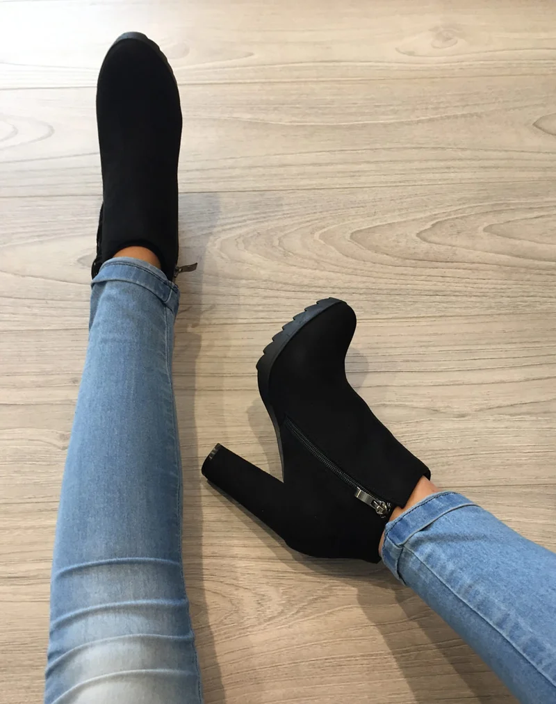 Bottines noires à franges en suédine