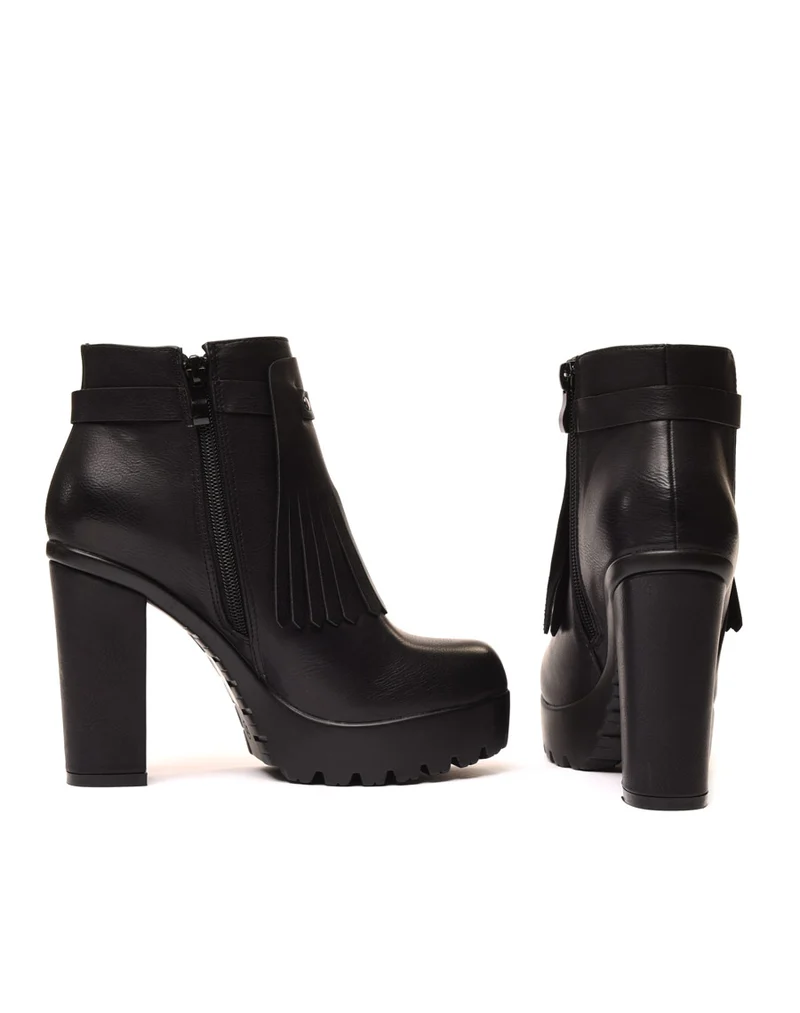 Bottines noires à franges et plateforme