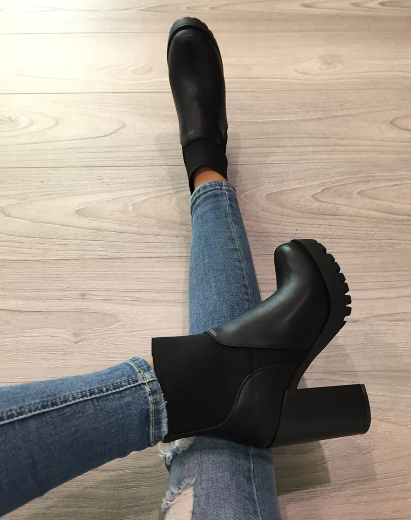 Bottines Chelsea à talons hauts noires