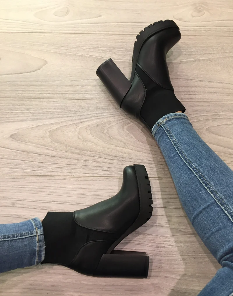 Bottines Chelsea à talons hauts noires