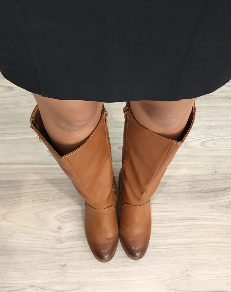 Bottes à talons camelles avec fermeture éclair décorative