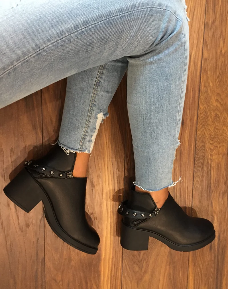 Bottines noires basses ajourées par fermetures éclairs