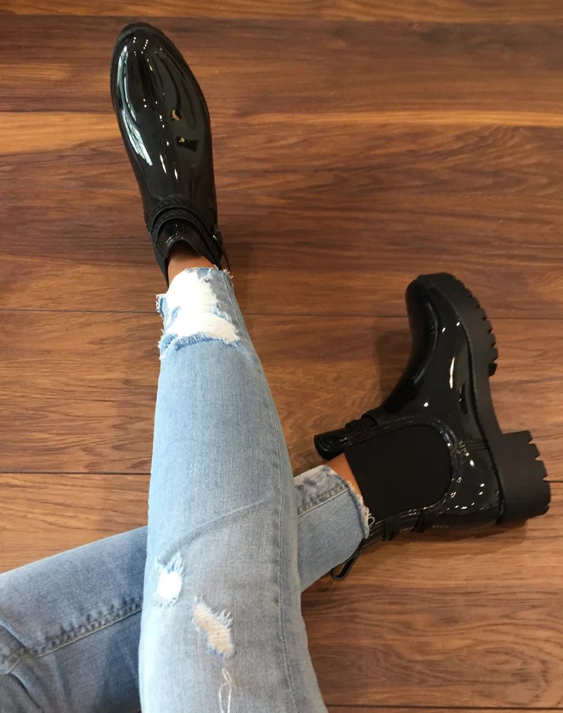 Bottines de pluie noires à semelle crantée