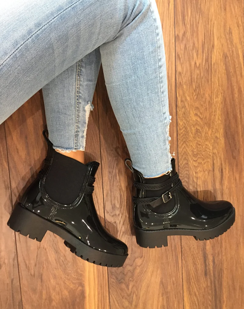 Bottines de pluie noires à semelle crantée
