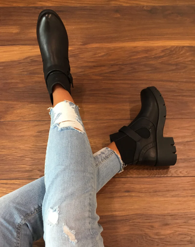 Bottines noire à détails décoratifs