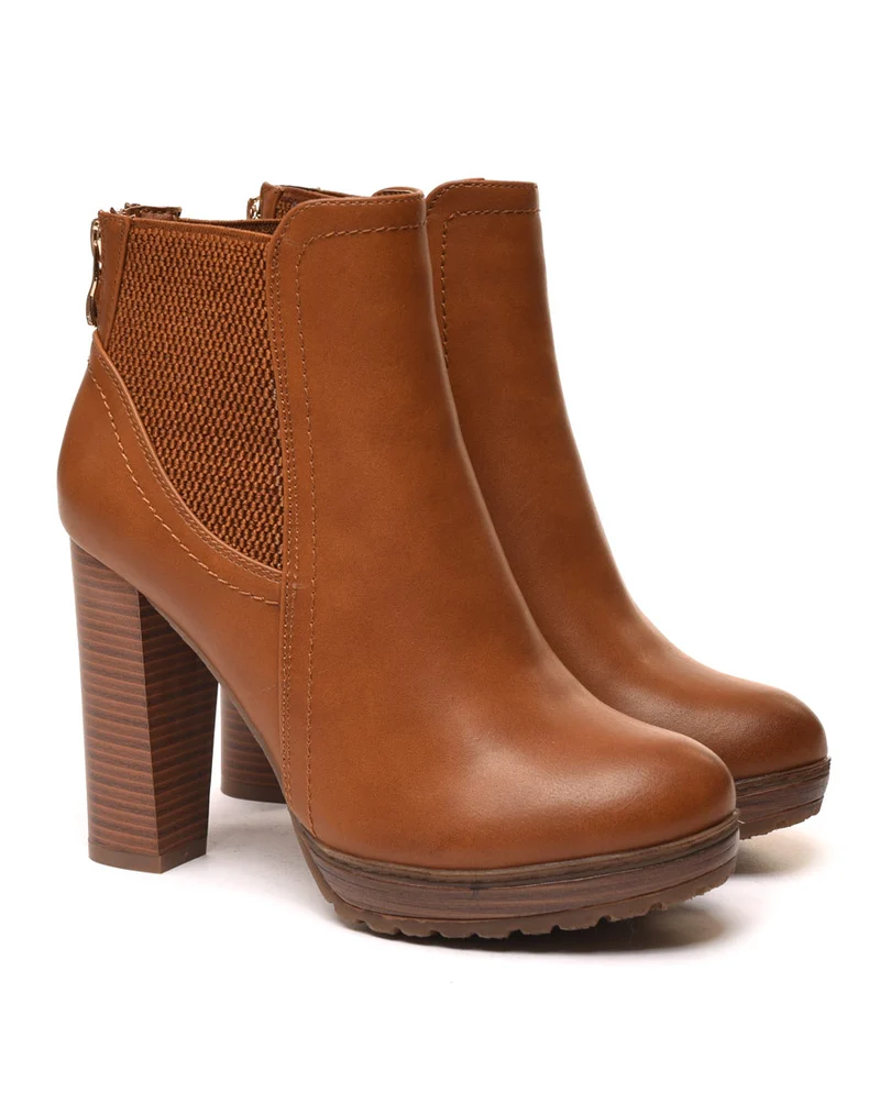 Bottines camelles à talons avec élastiques