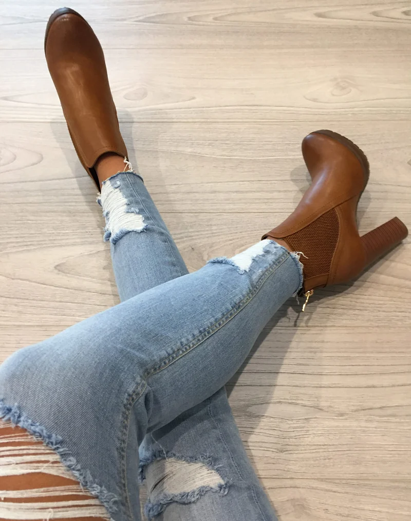 Bottines camelles à talons avec élastiques