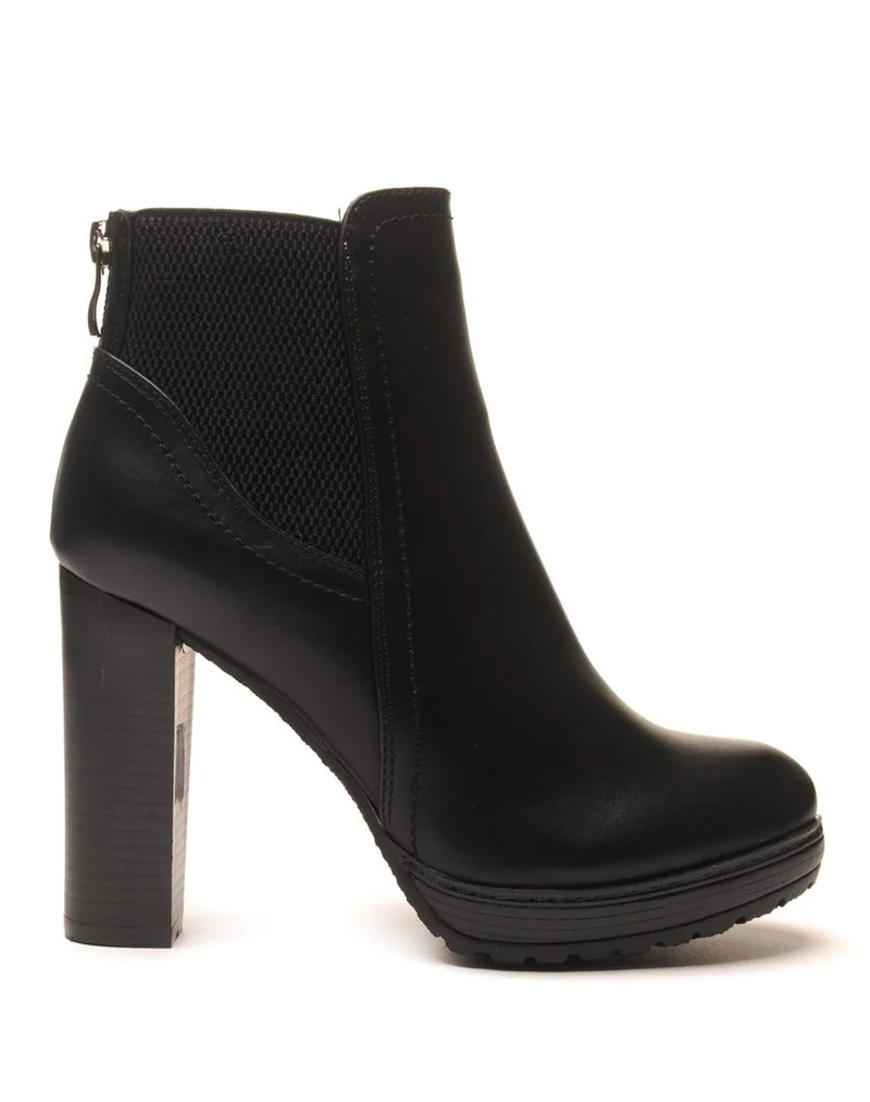 Bottines noires à talons avec élastiques