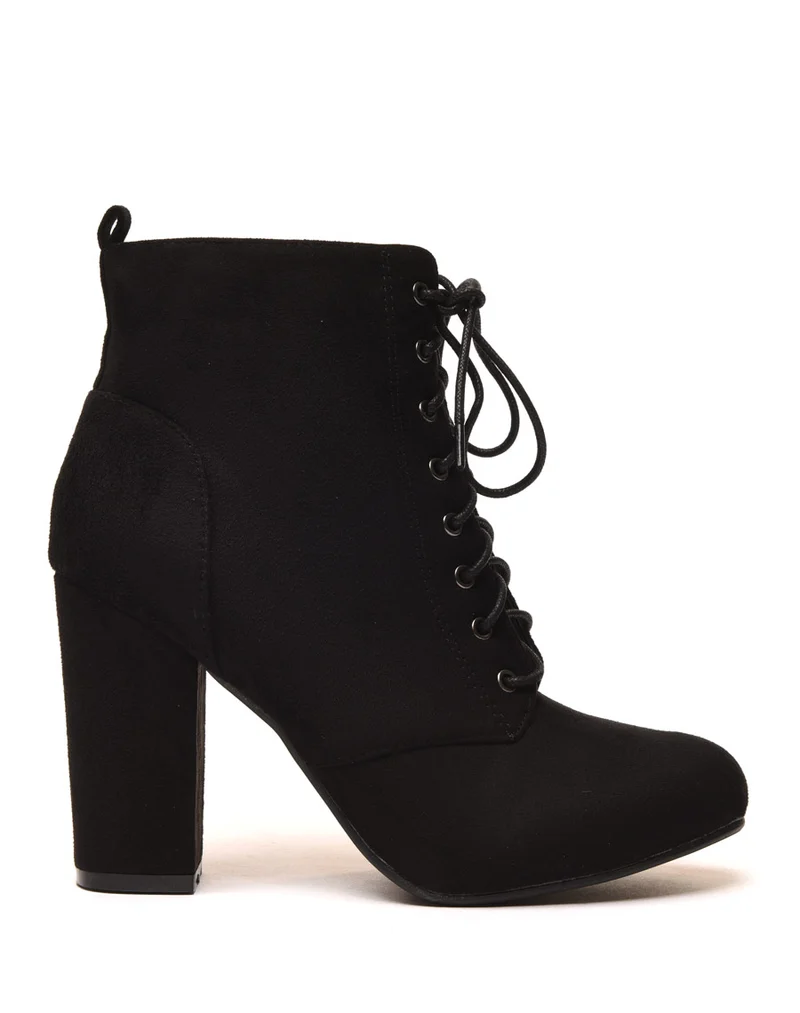 Bottines fourrées noires à talons et lacets