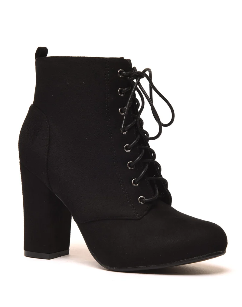 Bottines fourrées noires à talons et lacets