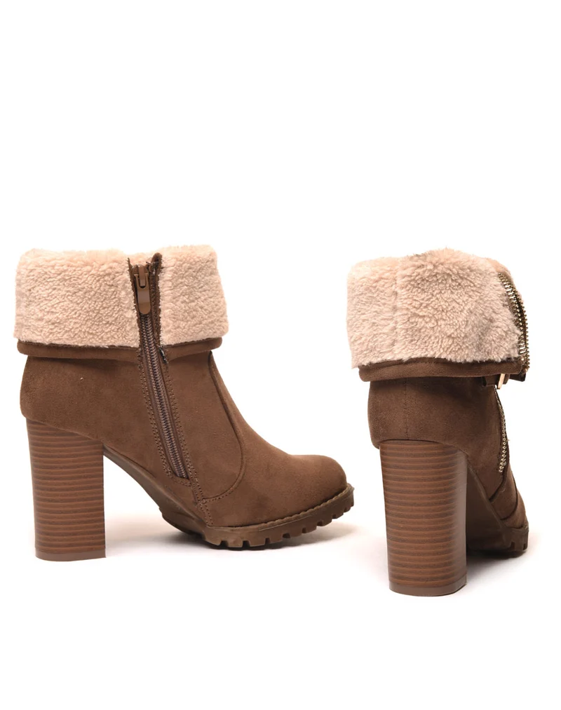 Bottines fourrées taupes avec fourrure sur le rabat
