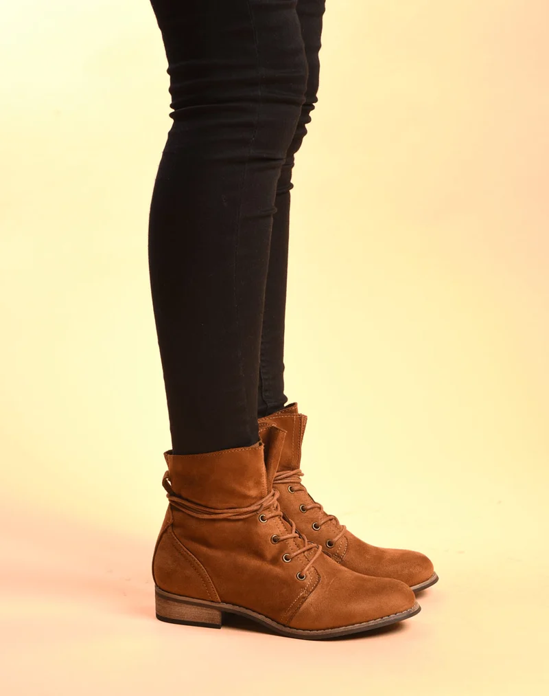Bottines plates camelles avec haut souple et lacets