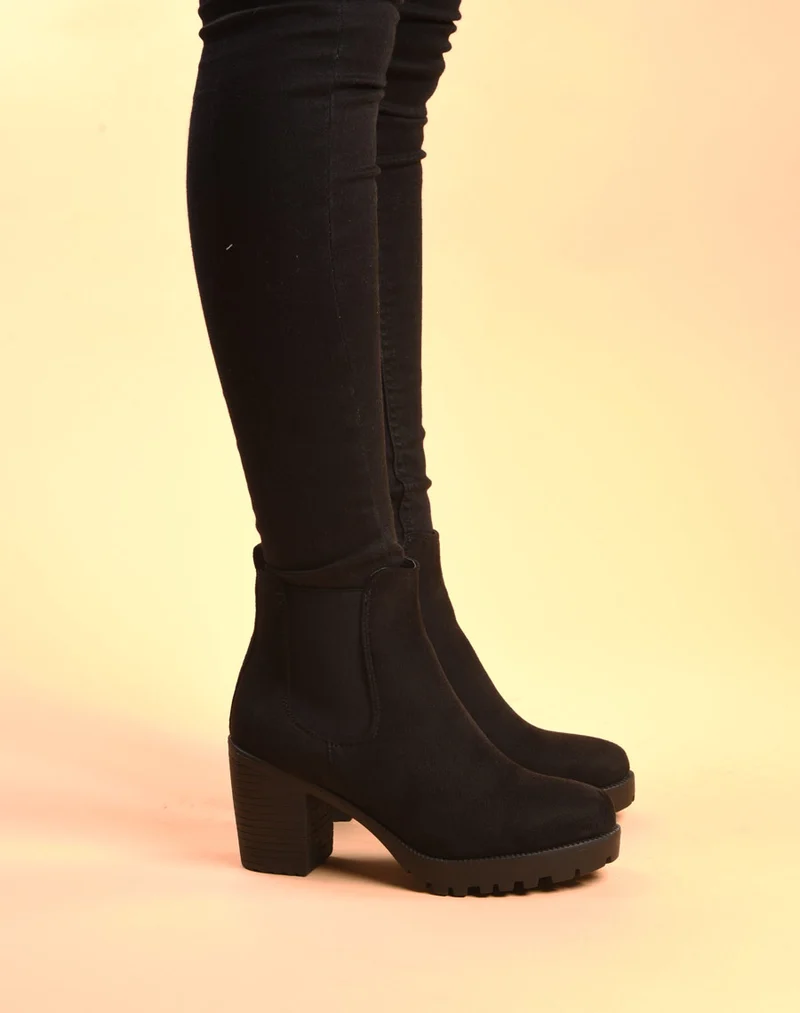 Bottines noires avec semelle crantée & talon mi haut
