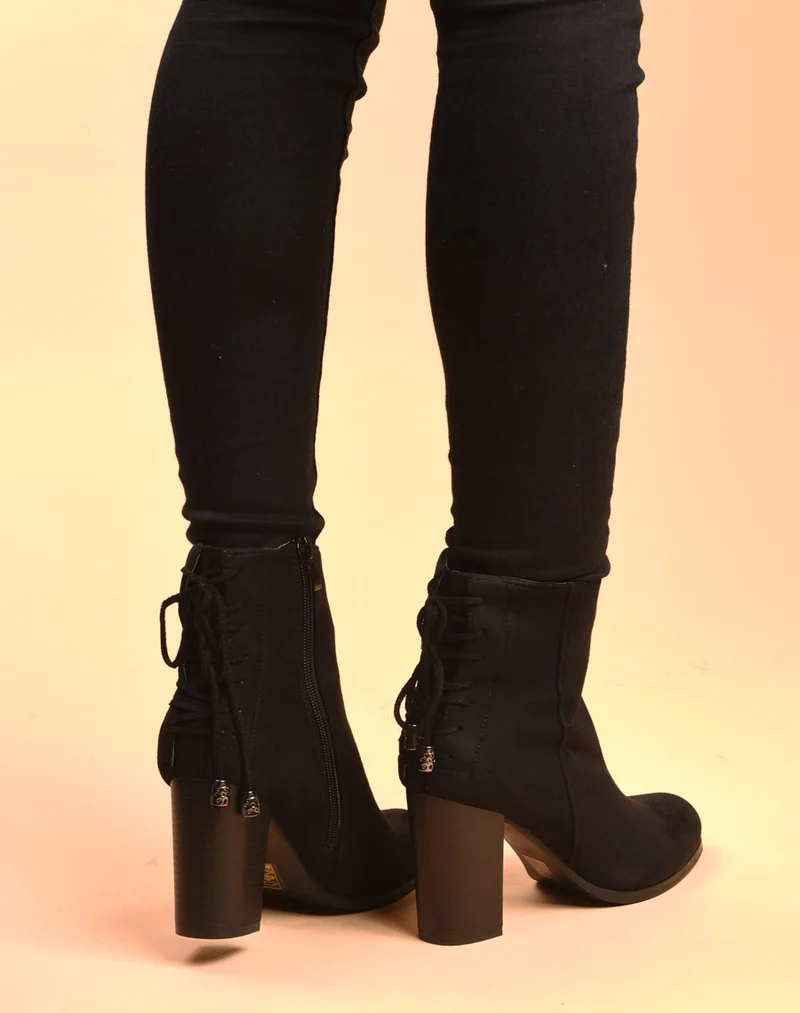 Bottines à talons noires avec lacet arrière décoratif