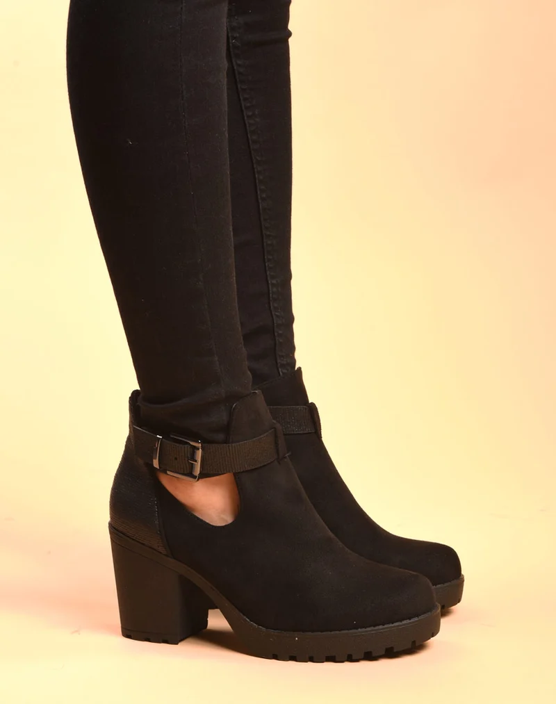 Bottines ajourées noires avec sangle à boucle