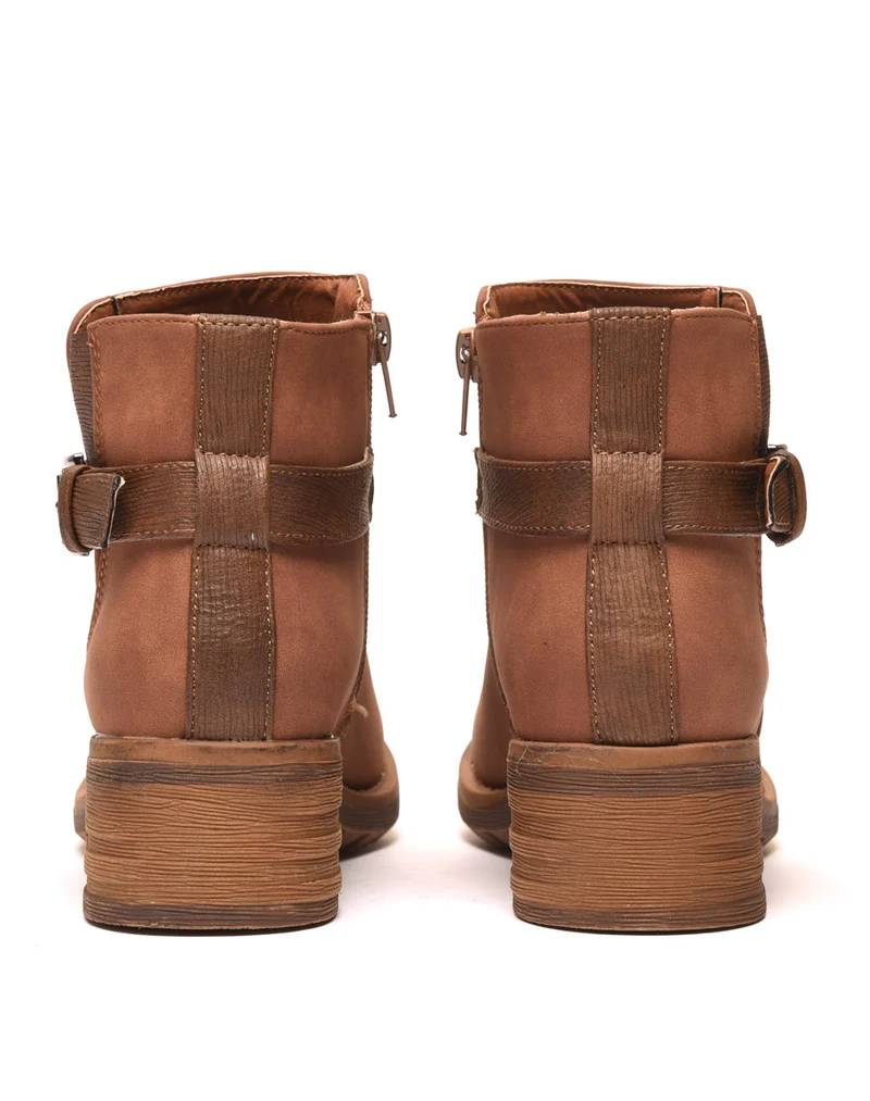 Bottines camelles avec lanière à boucle et motifs
