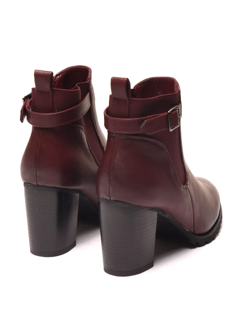 Bottines bordeaux à talons avec élastique et fine lanière