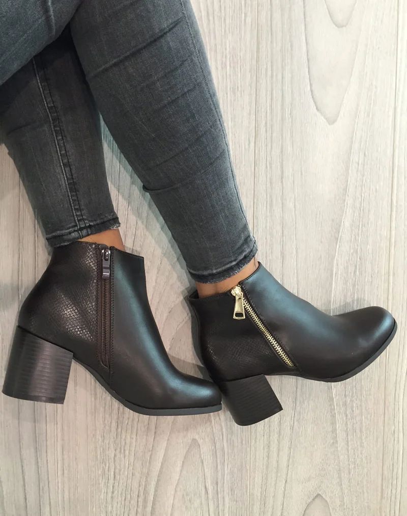 Bottines à talons noires avec fermeture & motifs python