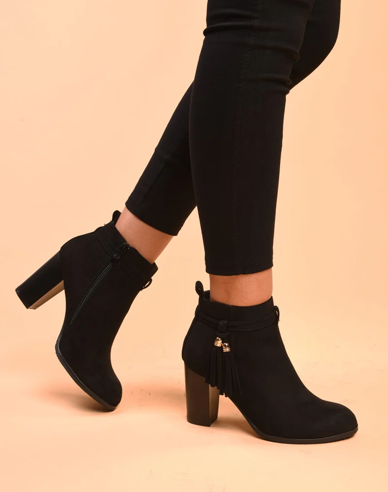 Bottines noires à talons & fines lanières