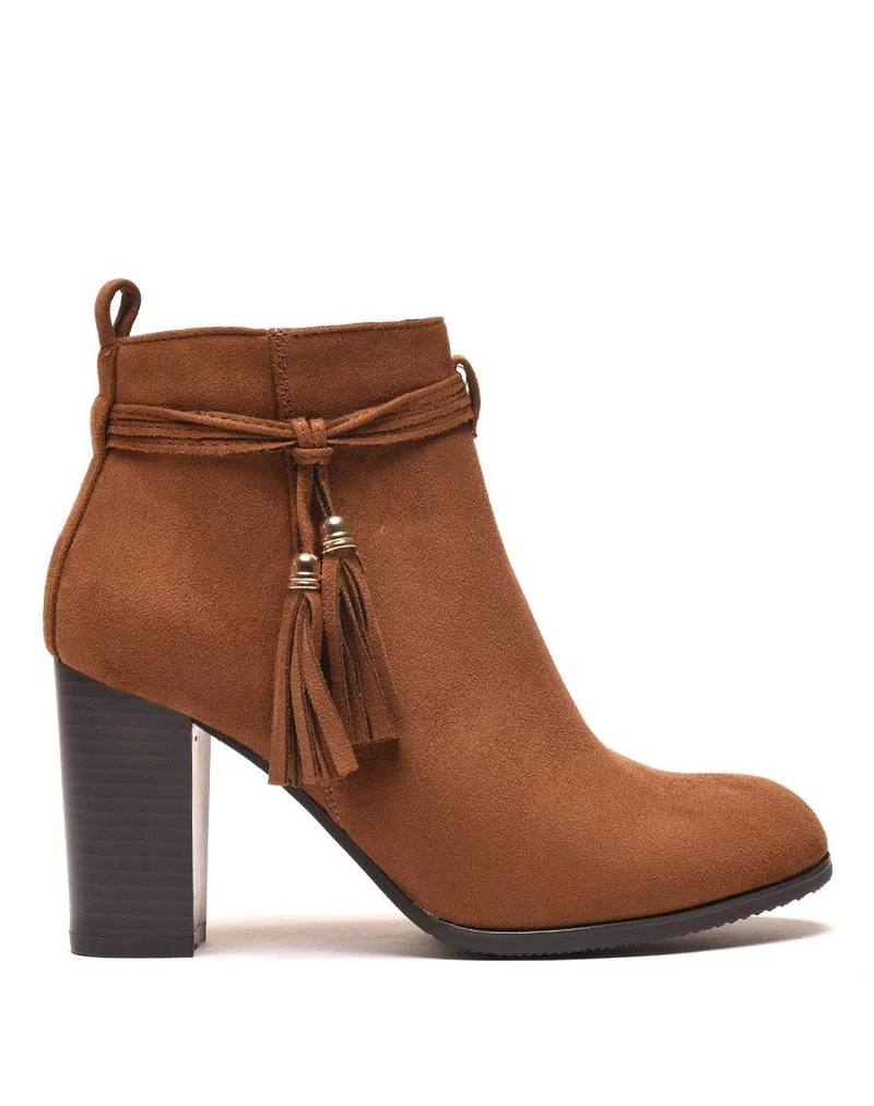 Bottines camel à talons & fines lanières