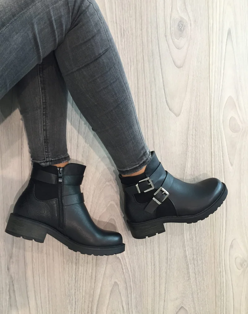 Bottines plates noires avec doubles lanières