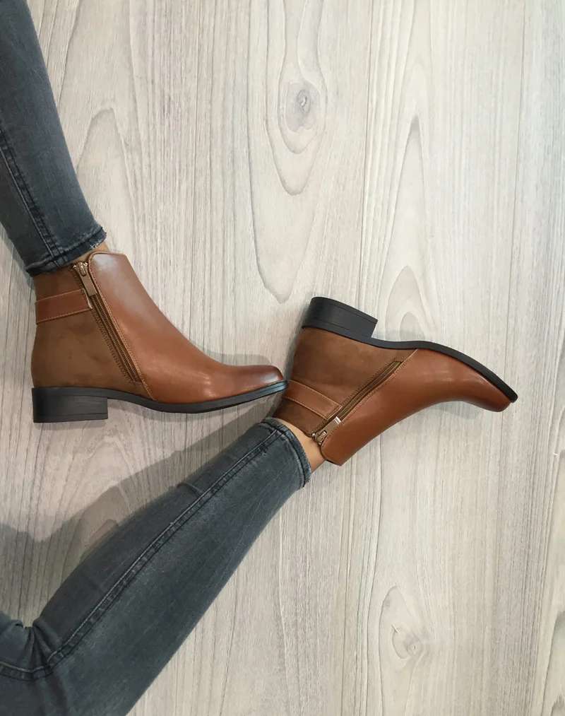 Bottines camel plates bi matières avec détails à l'arrière