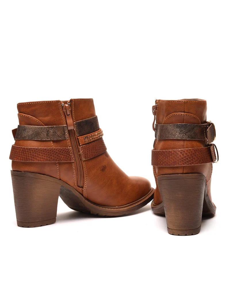 Bottines camel à talons avec différentes lanières