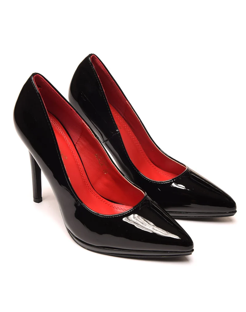 Escarpins vernis noirs à bout pointu