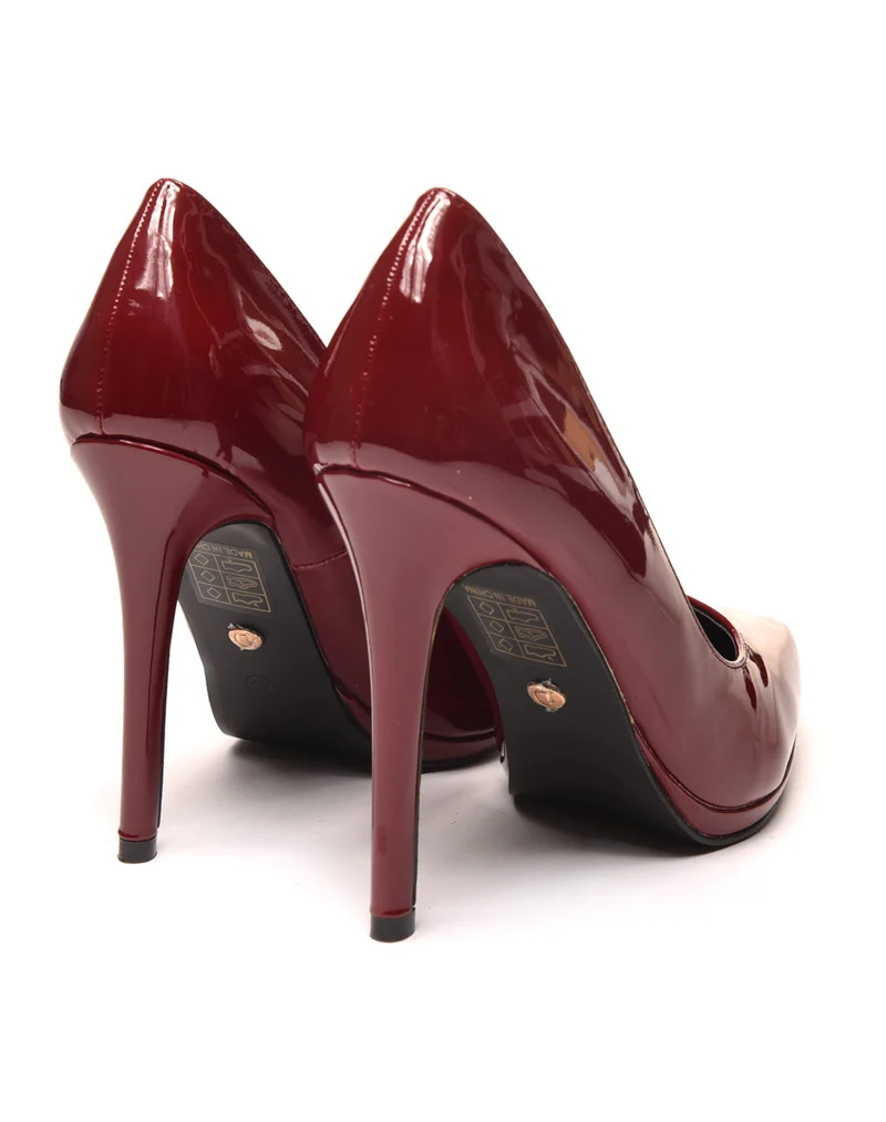 Escarpins vernis bordeaux à bout pointu