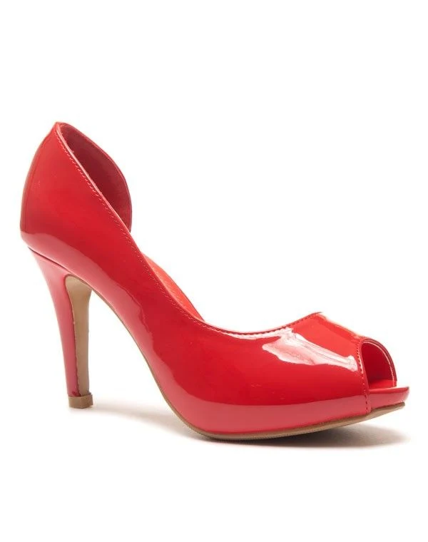Escarpin rouge verni ajouré sur l'intérieur et bout ouvert