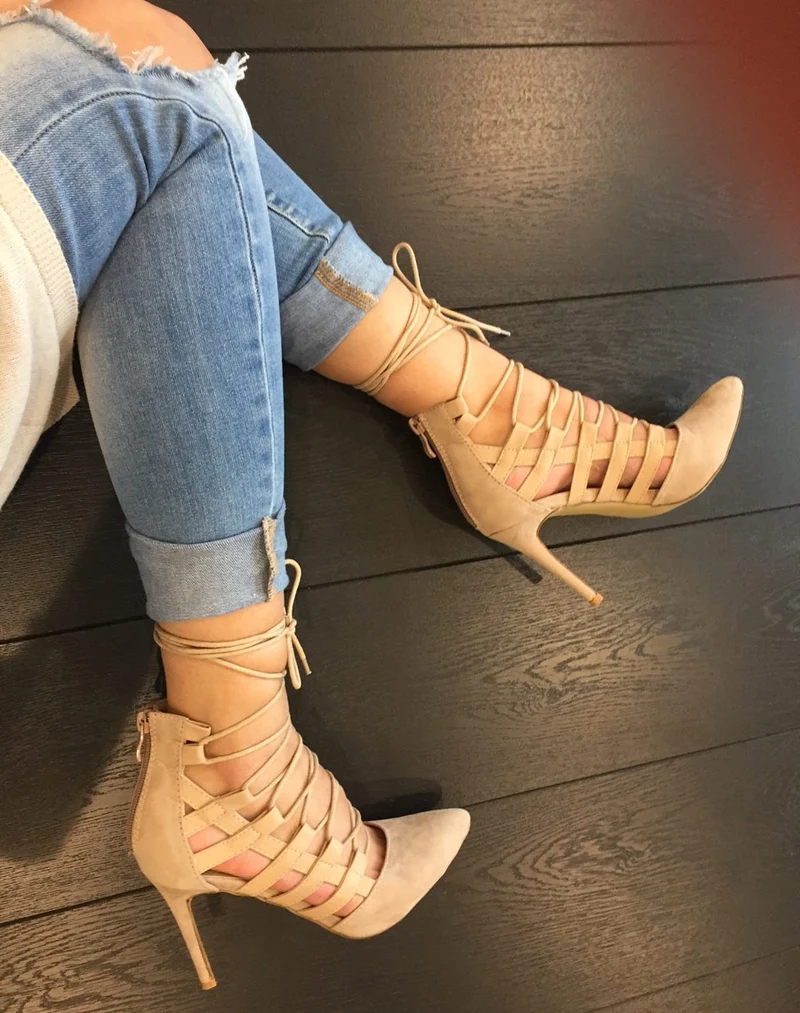 Escarpin beige lacés très tendance