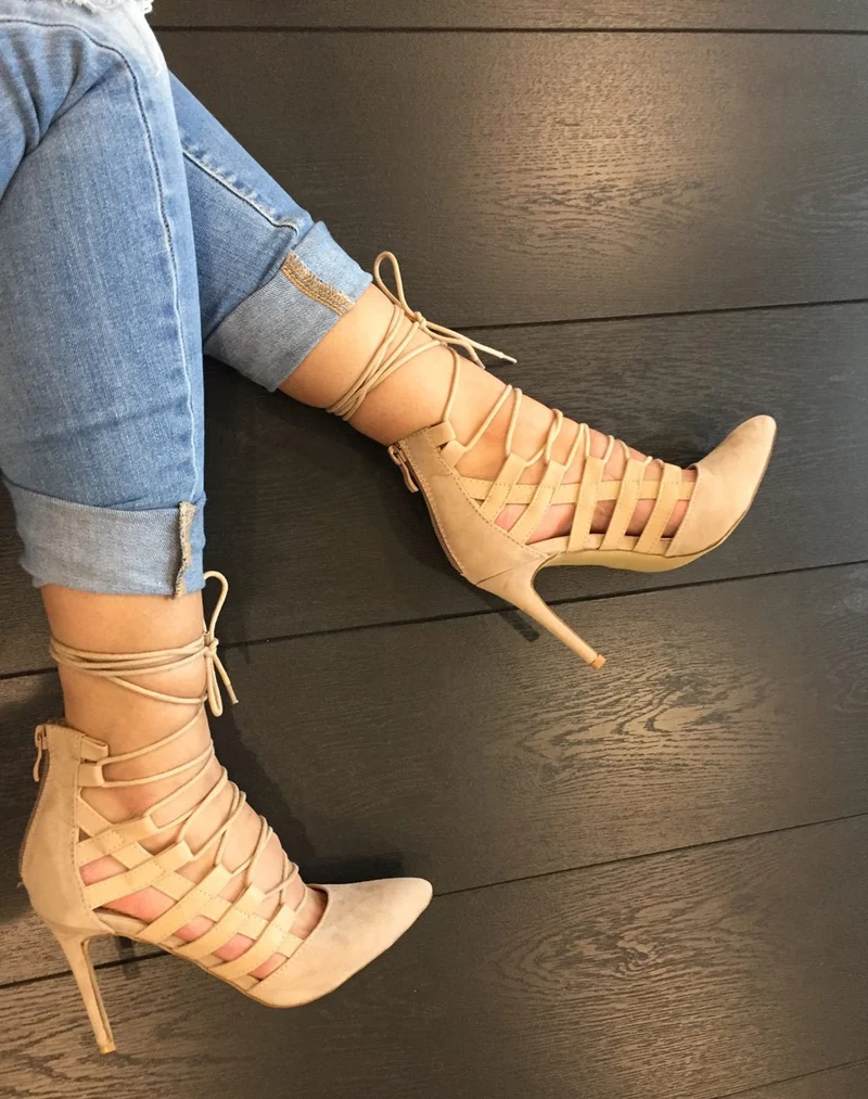 Escarpin beige lacés très tendance