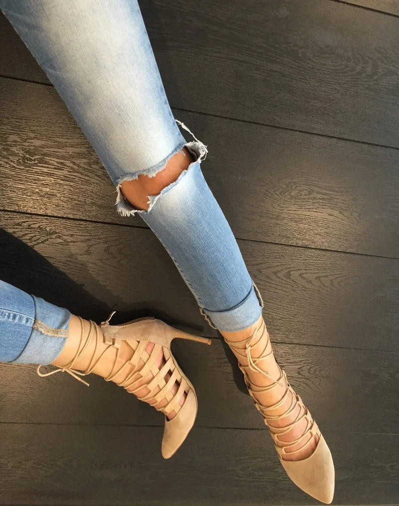 Escarpin beige lacés très tendance