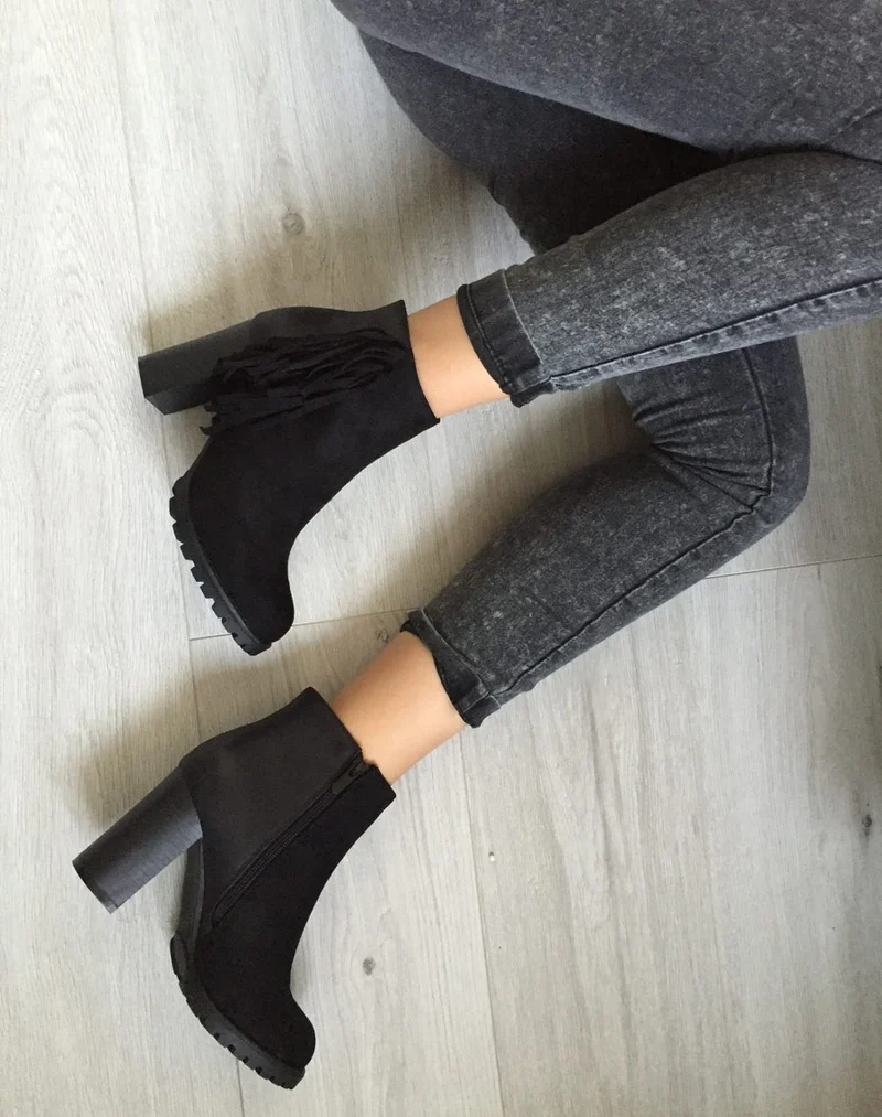 Bottines noires à talons bi-matière avec franges latérales