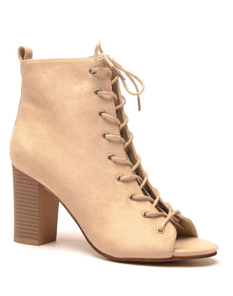 Bottine à talon beige ouvert