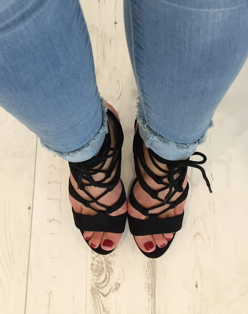 Escarpin noir lacé