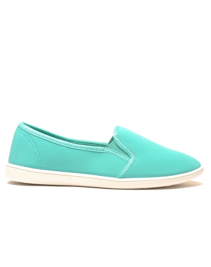 Slippers vertes légères et confortables