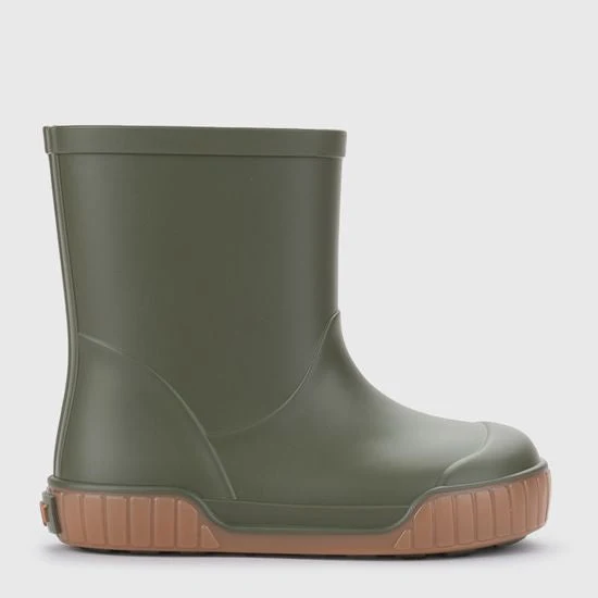 Igor Barefoot Pau Kaki