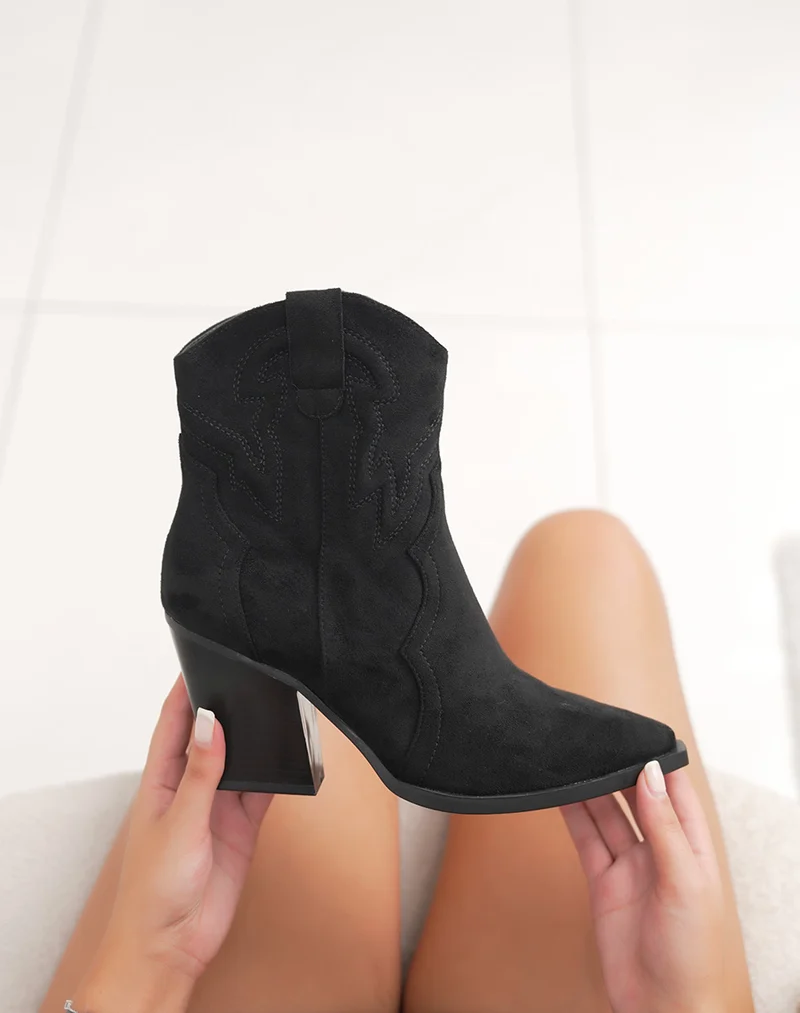 Bottines noires style santiags en suédine