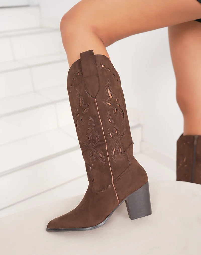Bottes marron ajourées en suédine – esprit western revisité