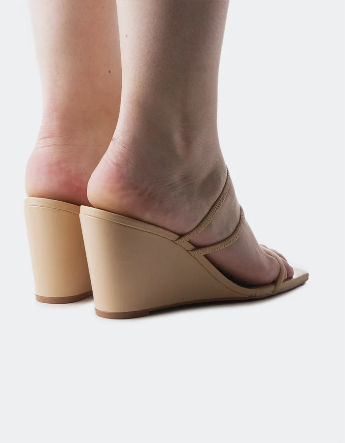 Karavi Tan Leather
