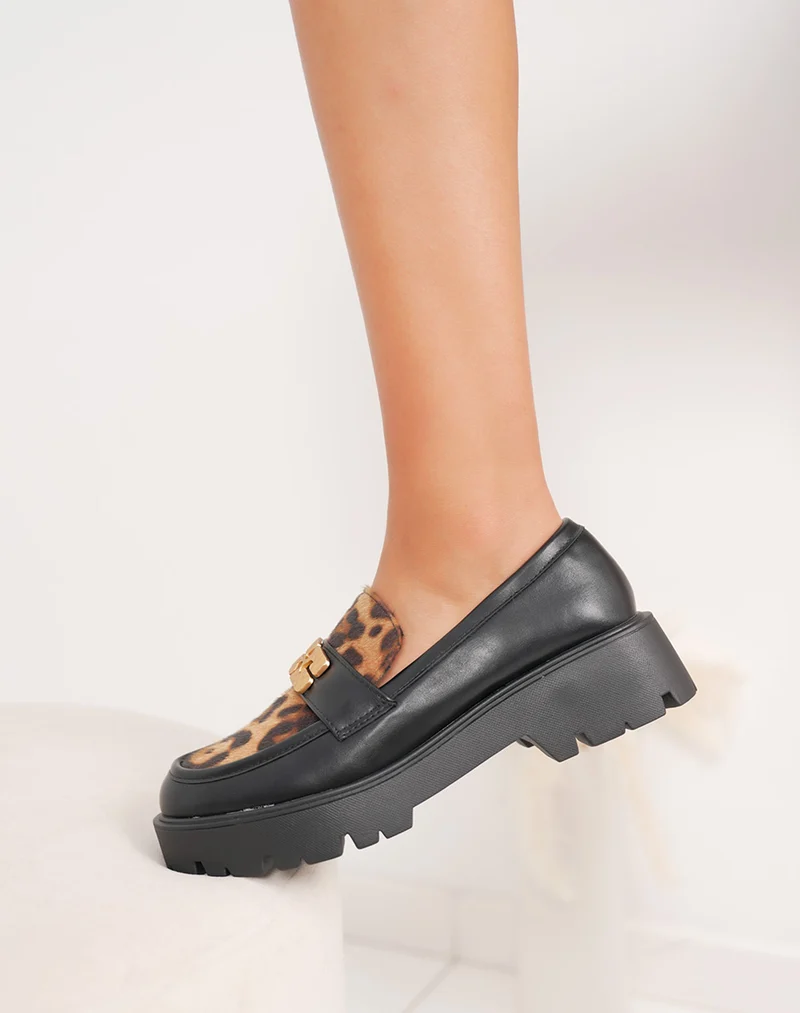 Mocassins noirs bi-matière imprimé léopard avec bijou doré