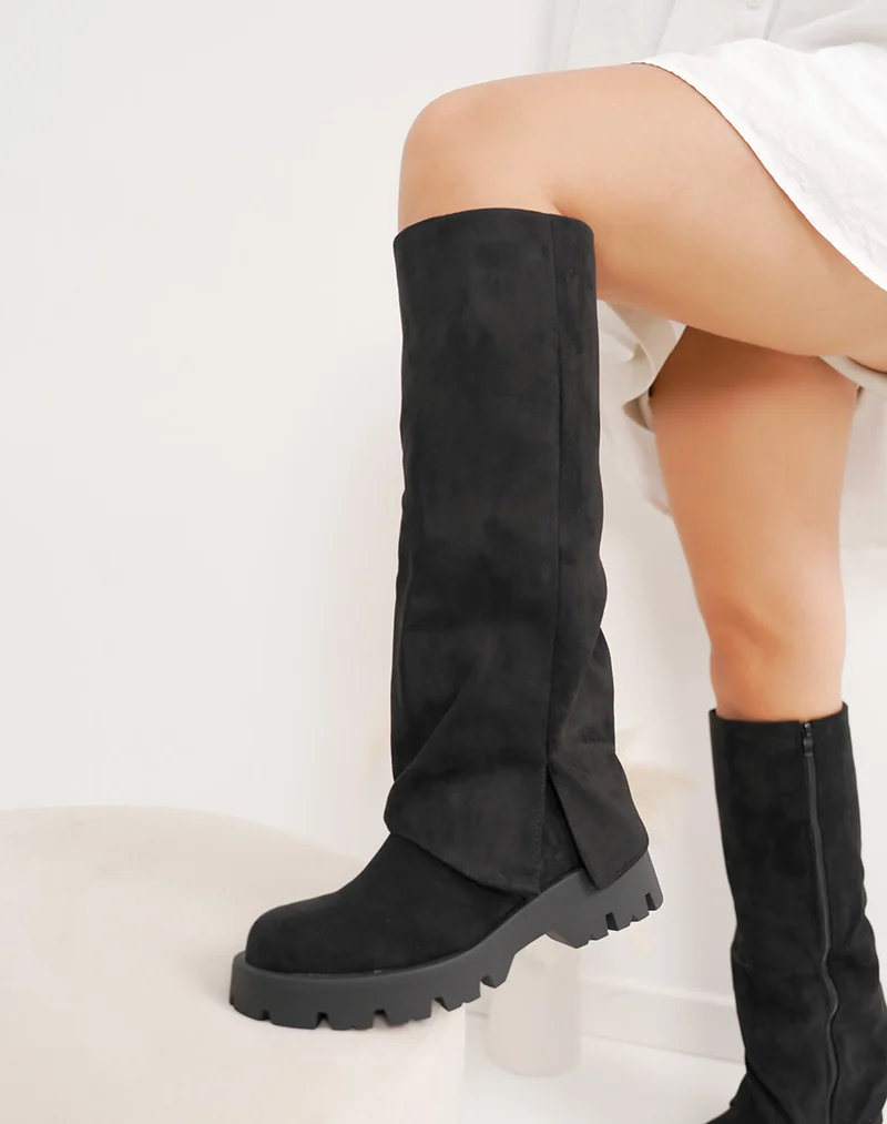 Bottes noires en suédine à semelle crantée