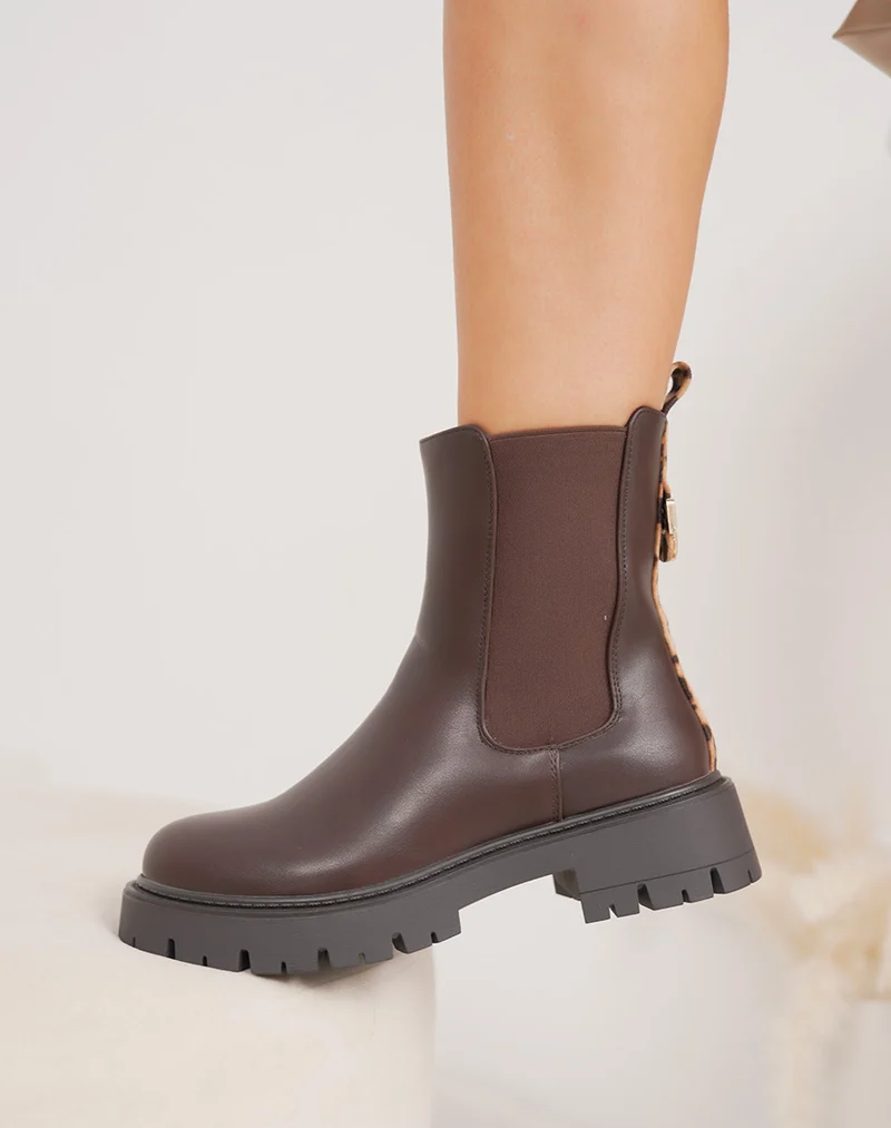 Bottines femme marron style Chelsea avec détail léopard et semelle crantée