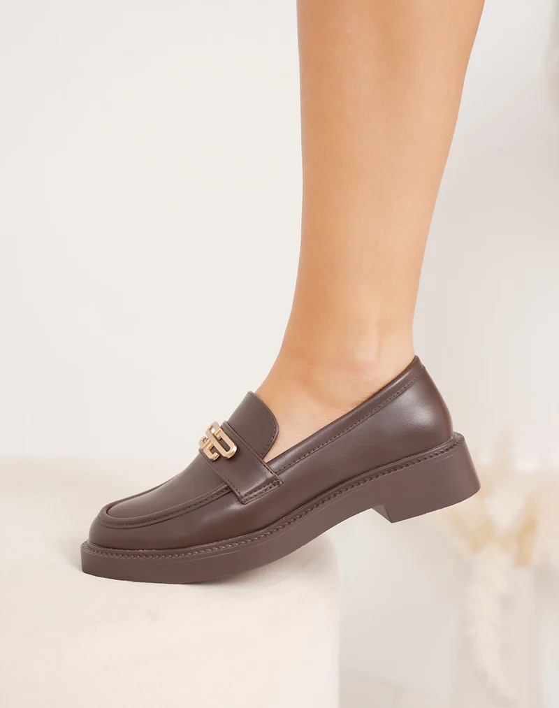 Mocassins marron à bijou doré