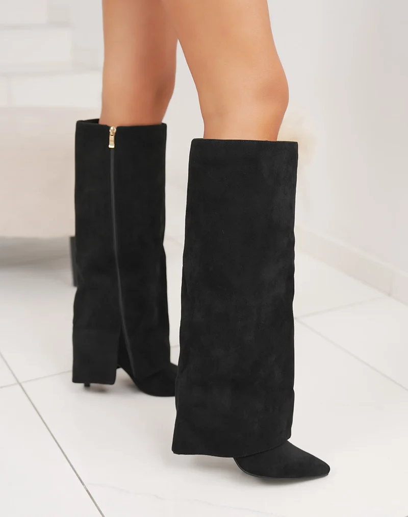 Bottes noires en suédine – Talon aiguille à bout pointu et revers