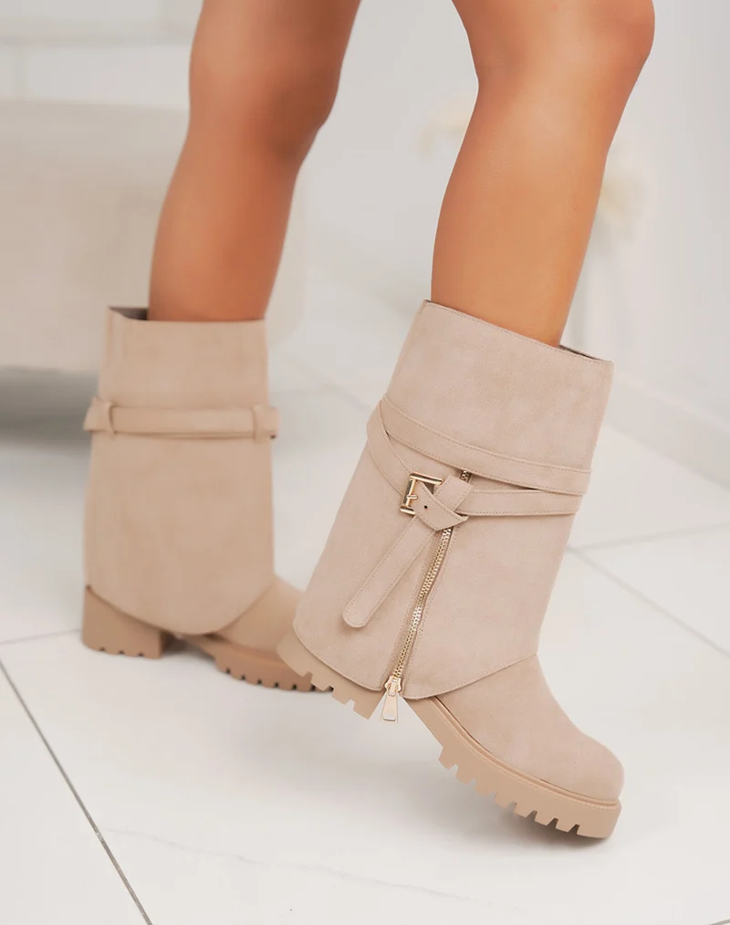 Bottines Chelsea beige fourrées – Tige amovible avec lanières et boucle dorée